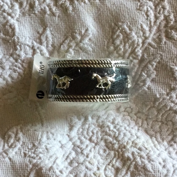 IPPO Jewelry - Sterling Silver ‘running horse’ cuff bracelet